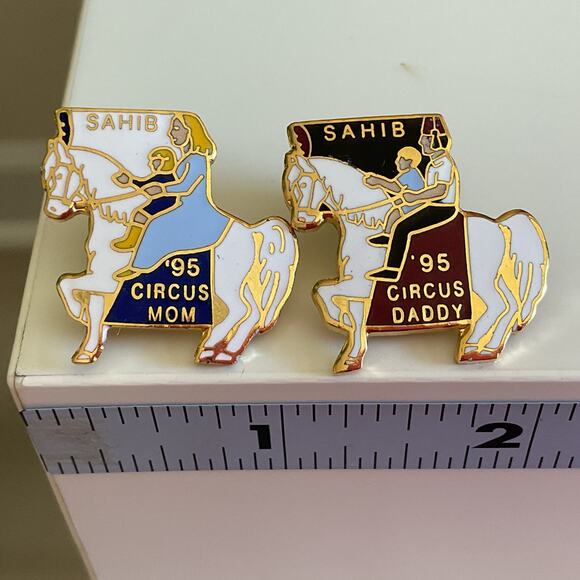 Sahib Shrine Circus Mom and Dad Pin 1995 Collectors Pins with Backs Great Cond. - Picture 5 of 6